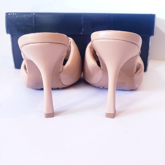 Nude Quilted Slip On Heels NIB - Picture 5 of 7